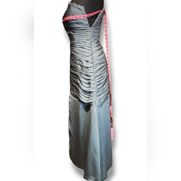 Pleated evening dress - Picture 7 of 10